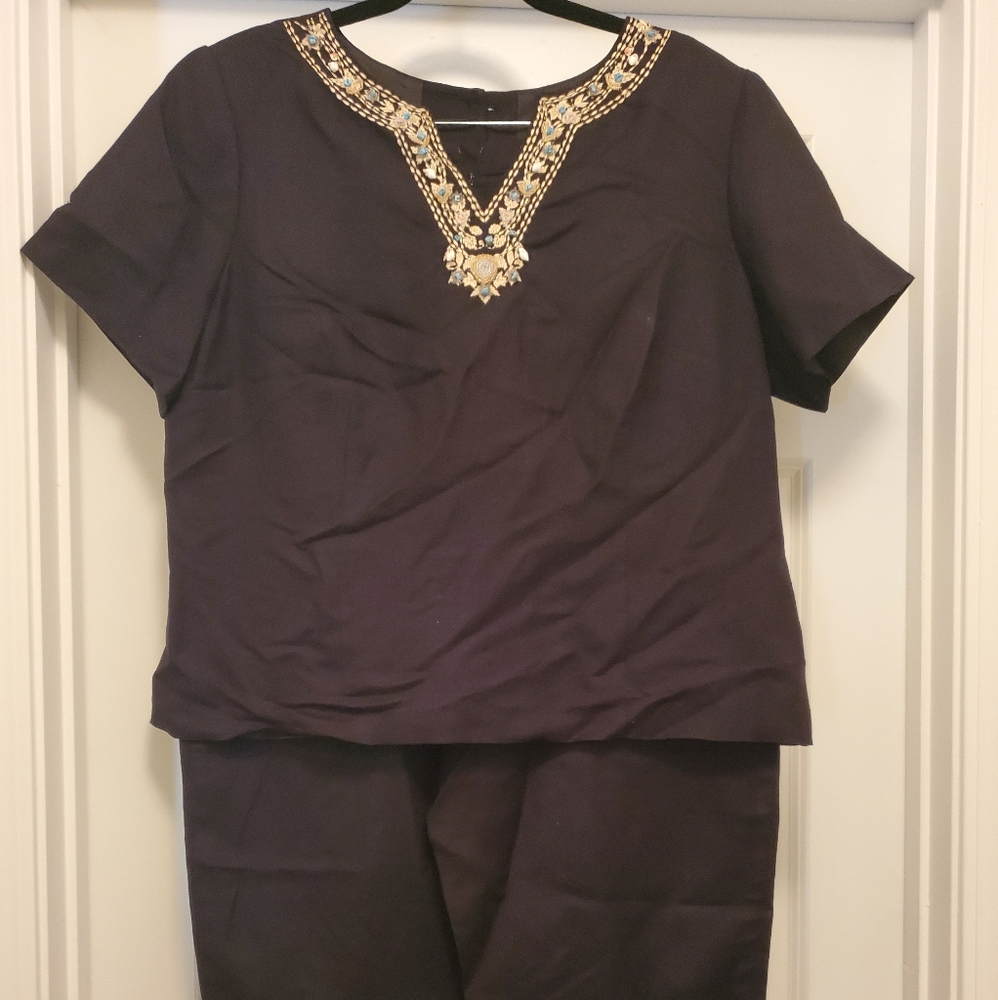 2-pc embroidered capri set